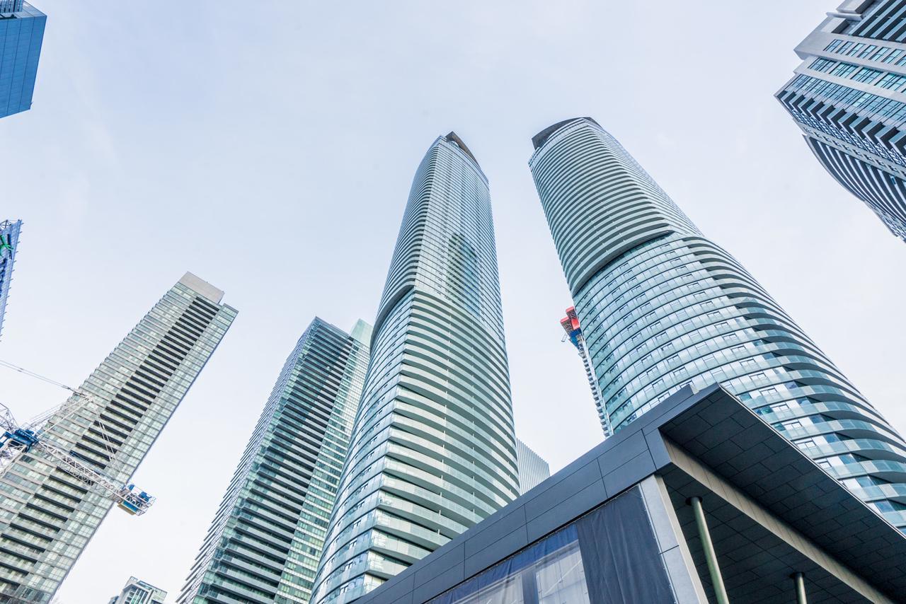 Aaira Suites Торонто Экстерьер фото