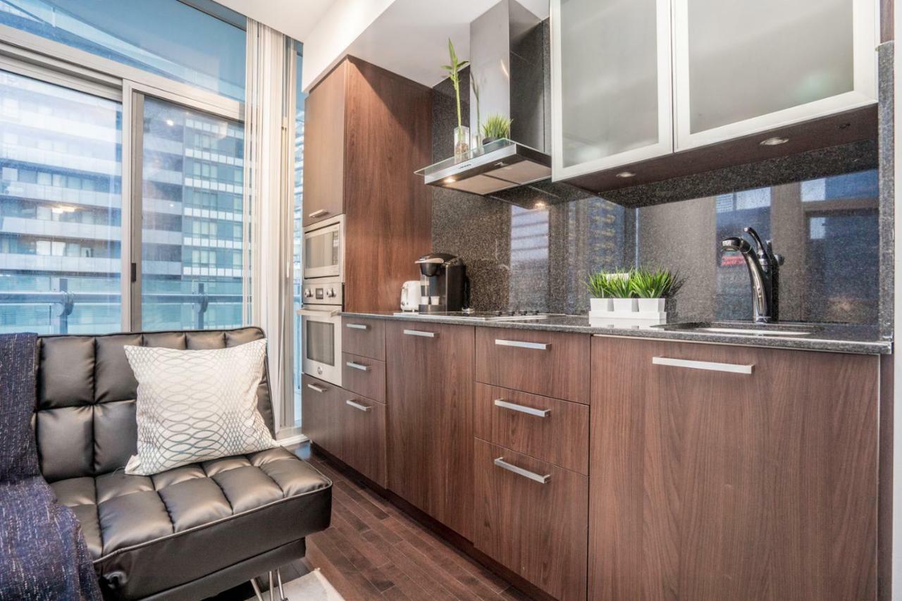 Aaira Suites Торонто Экстерьер фото