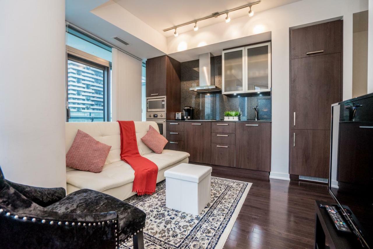 Aaira Suites Торонто Экстерьер фото