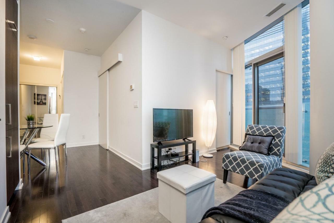Aaira Suites Торонто Экстерьер фото