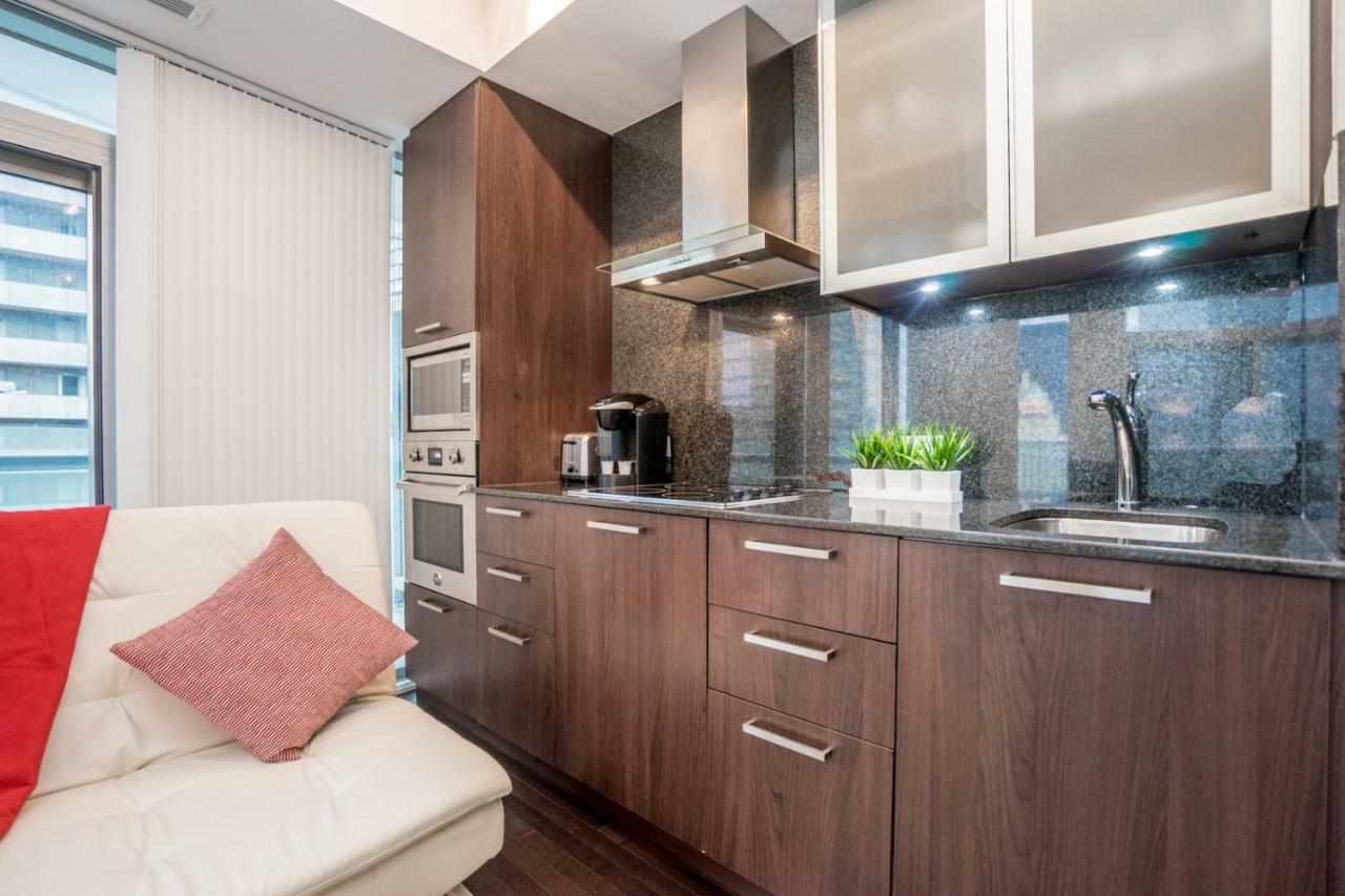 Aaira Suites Торонто Экстерьер фото