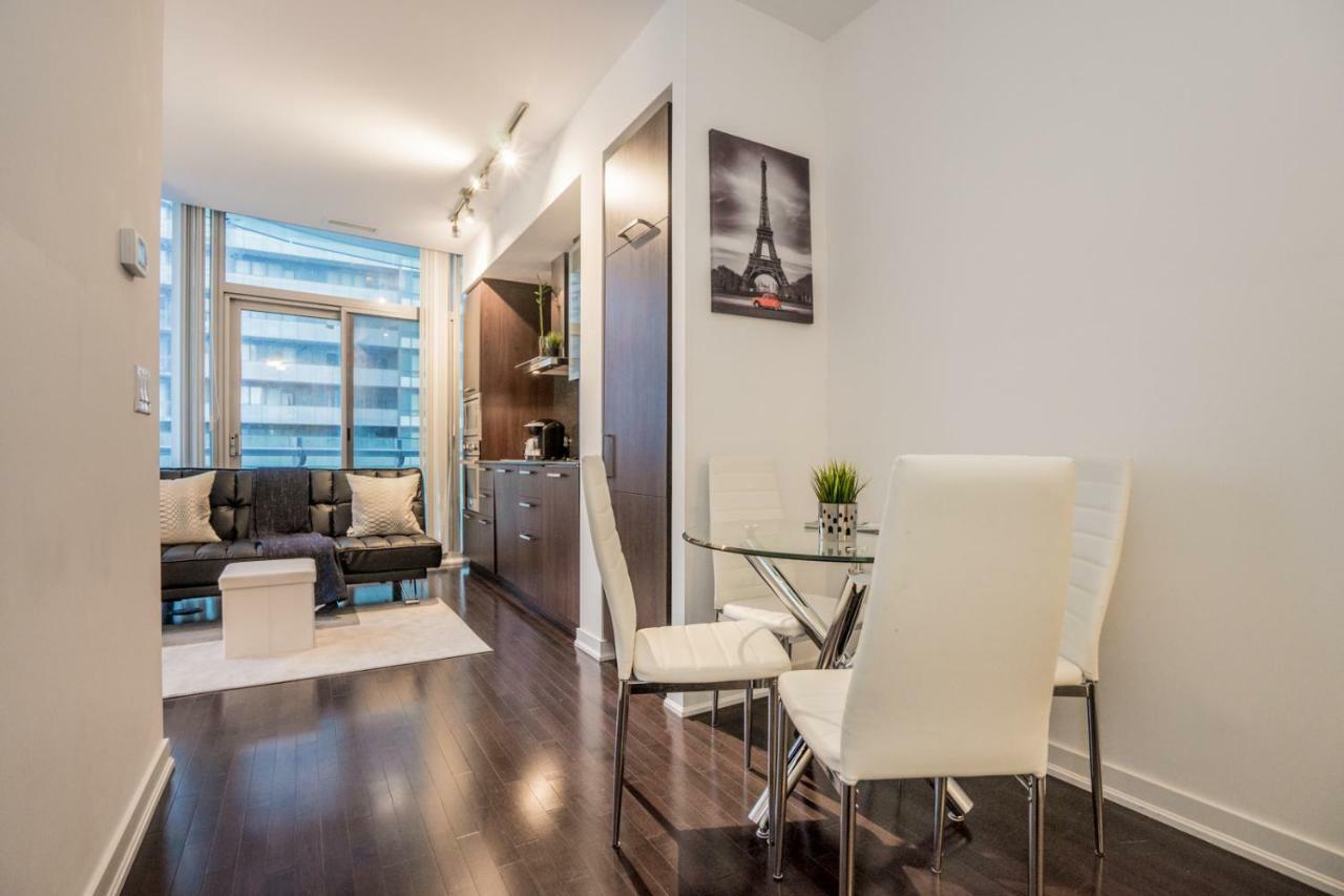 Aaira Suites Торонто Экстерьер фото