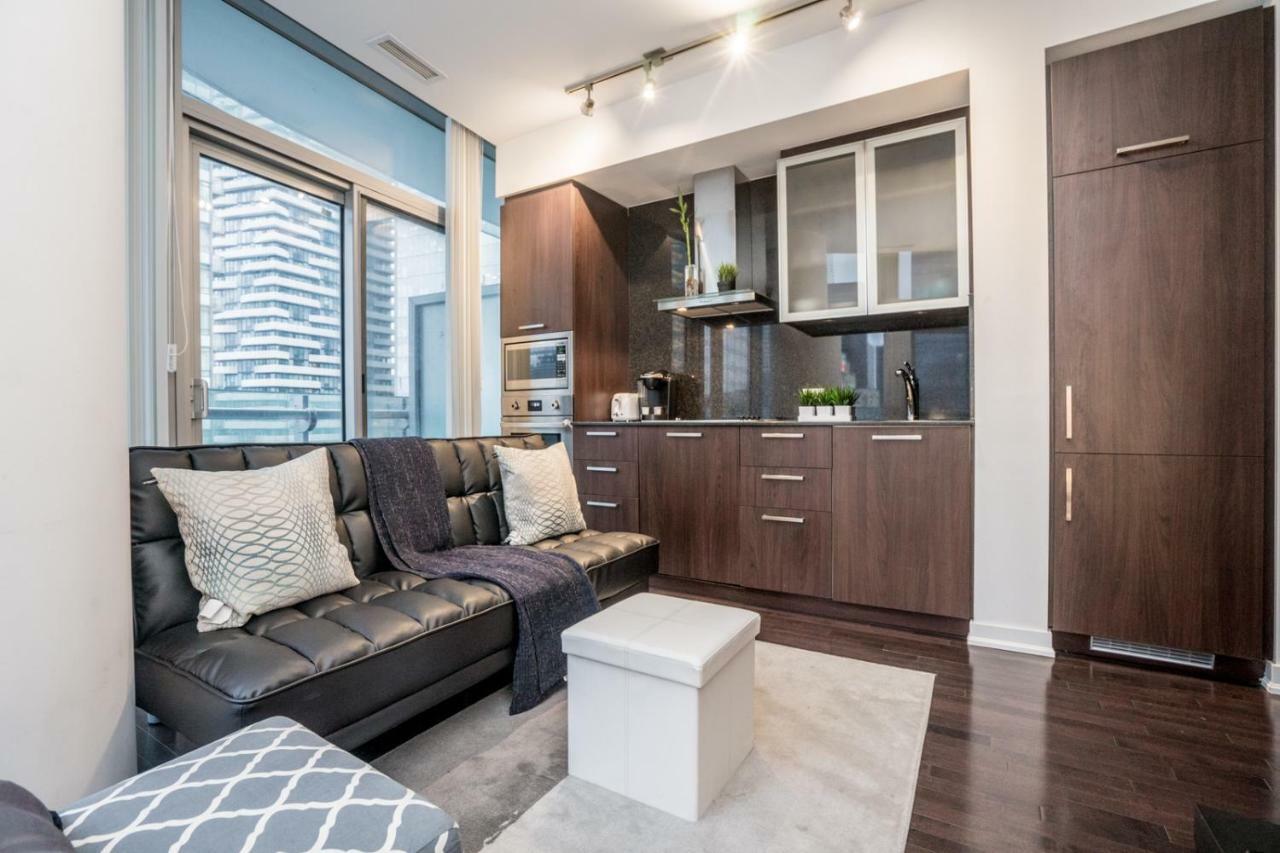 Aaira Suites Торонто Экстерьер фото