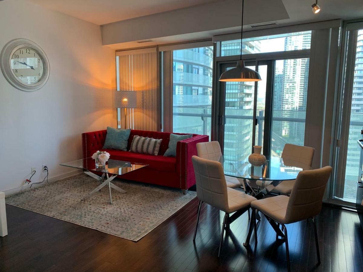 Aaira Suites Торонто Экстерьер фото