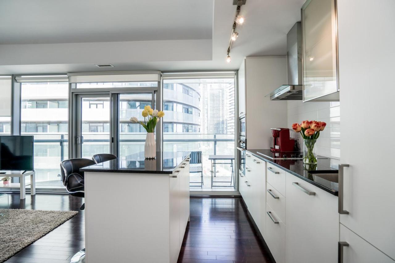 Aaira Suites Торонто Экстерьер фото